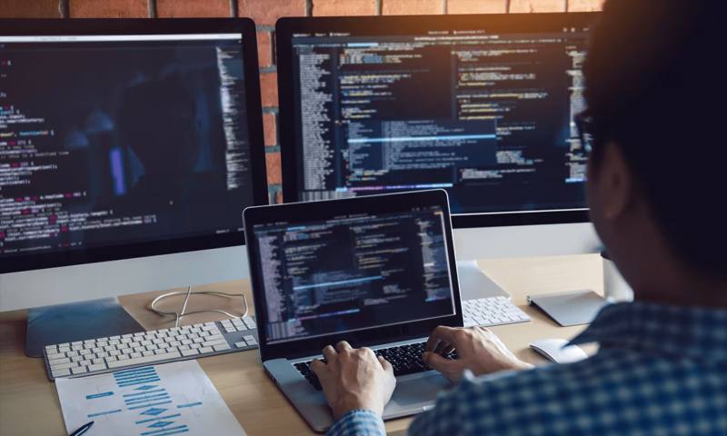 数据科学选型:R与Python如何赋能平山区网站建设?
